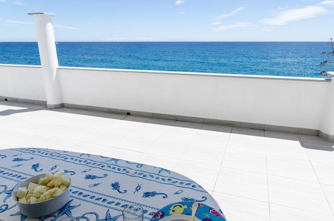 Seaside Holiday Apartment - Unique Location Cipressa 外观 照片